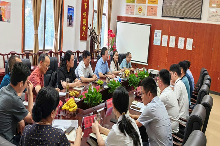 尹双凤副董事长带队赴长康实业开展校企合作交流